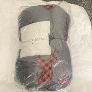 Avondale Manor throw blanket nwt grey with deer design